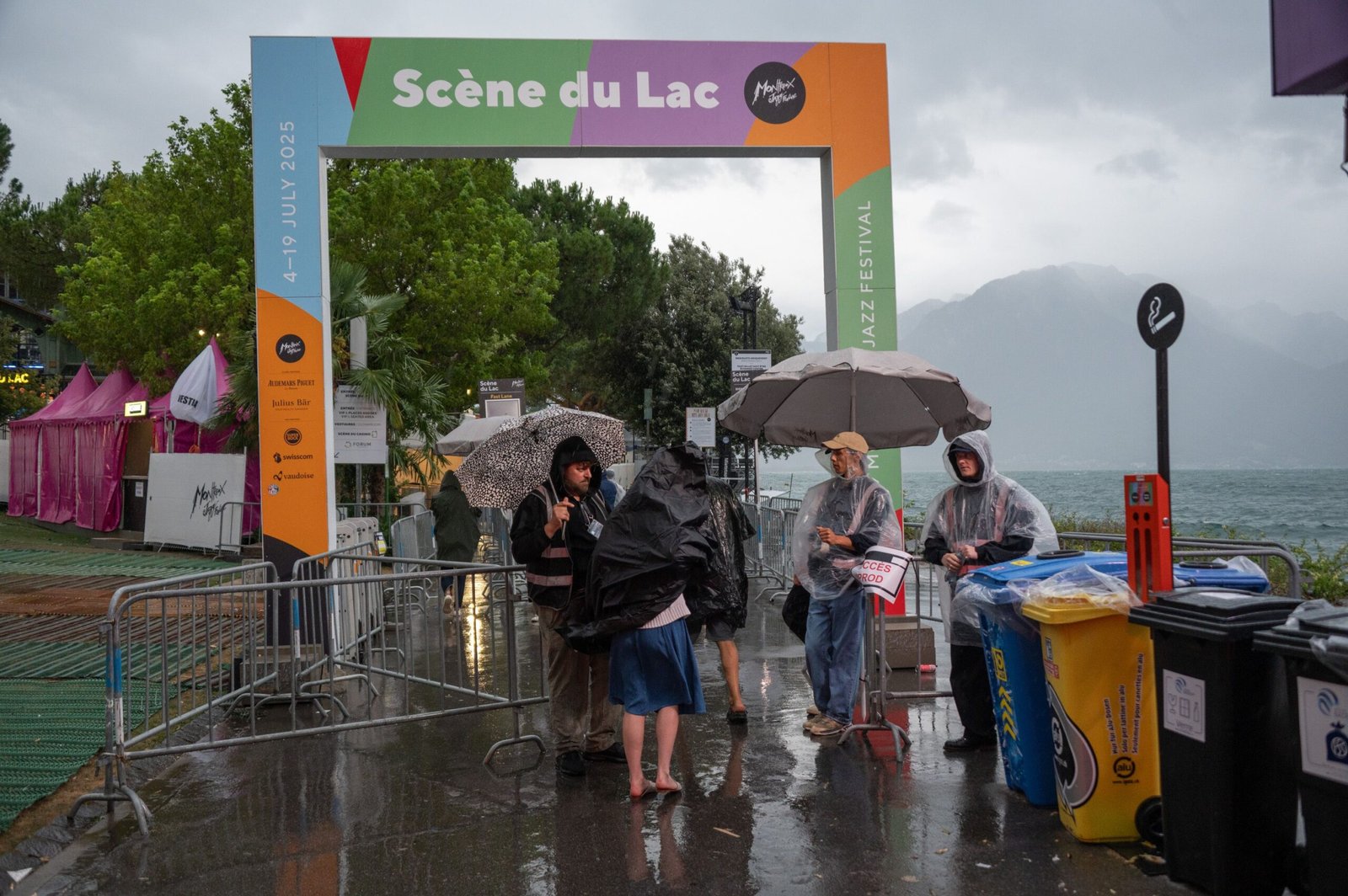 découvrez le festival pluie, un événement unique célébrant l'art et la culture sous toutes les intempéries. profitez d'une programmation éclectique de spectacles, d'ateliers et d'activités en plein air, le tout ponctué de surprises et d'animations pour petits et grands. ne manquez pas cette expérience inoubliable, où la créativité s'épanouit malgré la météo !