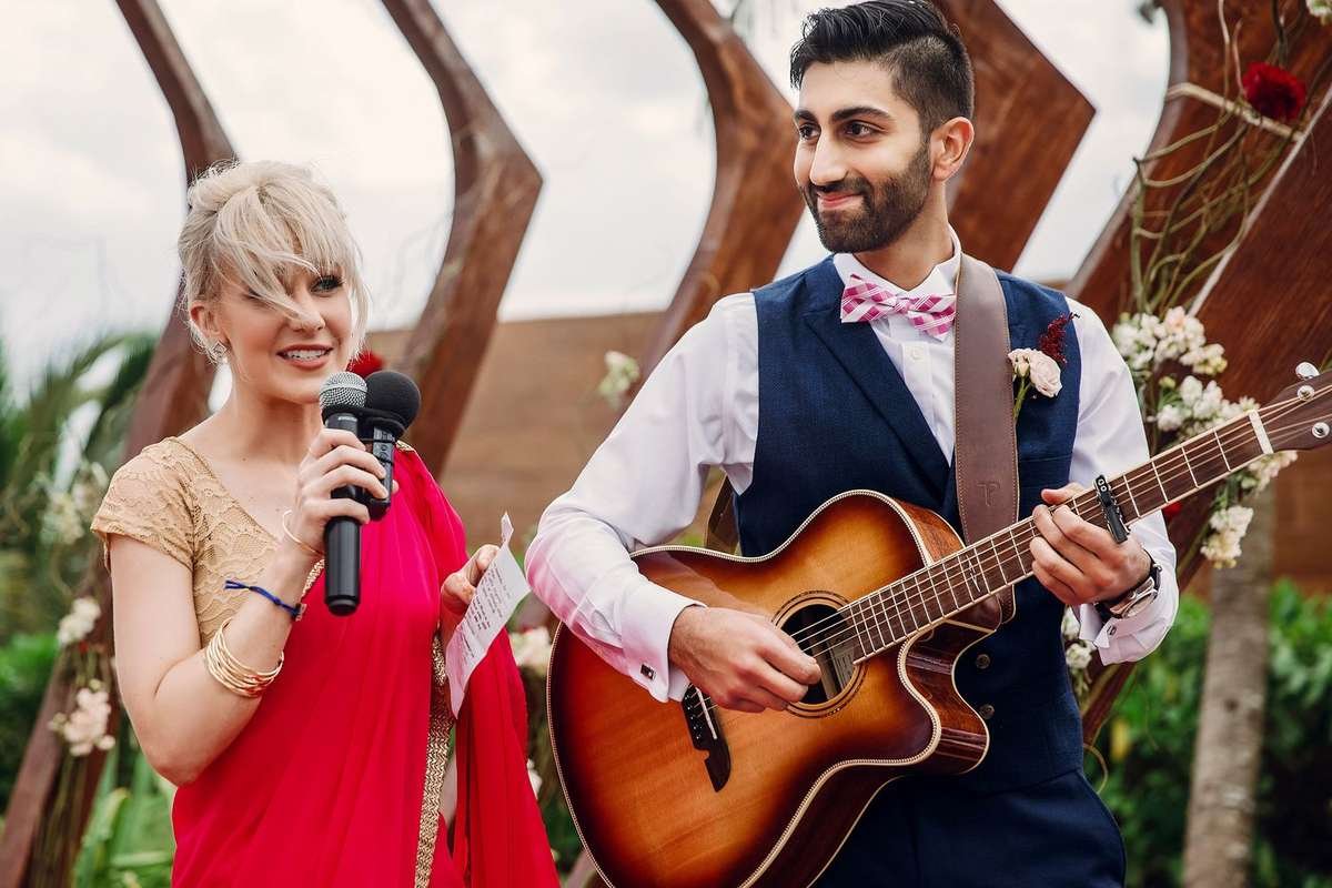 découvrez les meilleures idées de musique pour rendre votre mariage inoubliable. de la cérémonie au bal, trouvez des playlists et des conseils pour créer l'ambiance parfaite et faire danser vos invités sur des airs mémorables.