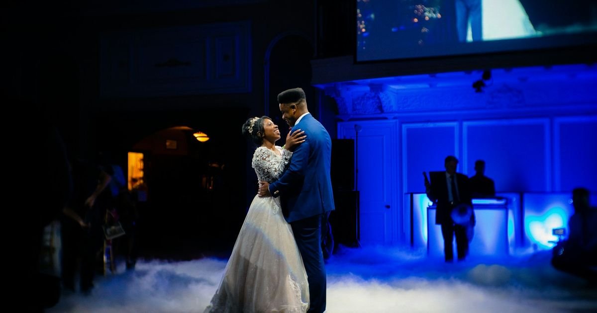 découvrez les meilleures idées de musique pour votre mariage, avec une sélection de chansons romantiques et festives pour animer votre journée spéciale. créez une ambiance inoubliable et faites danser vos invités sur des mélodies qui reflètent votre amour.