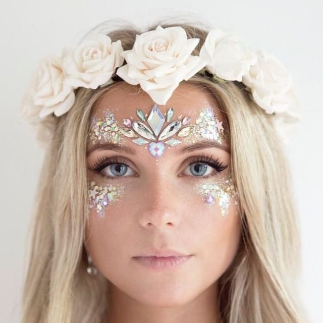 découvrez les tendances maquillage coachella en france : astuces, inspirations et looks colorés pour briller lors des festivals. conseils et idées pour un style unique et festif !