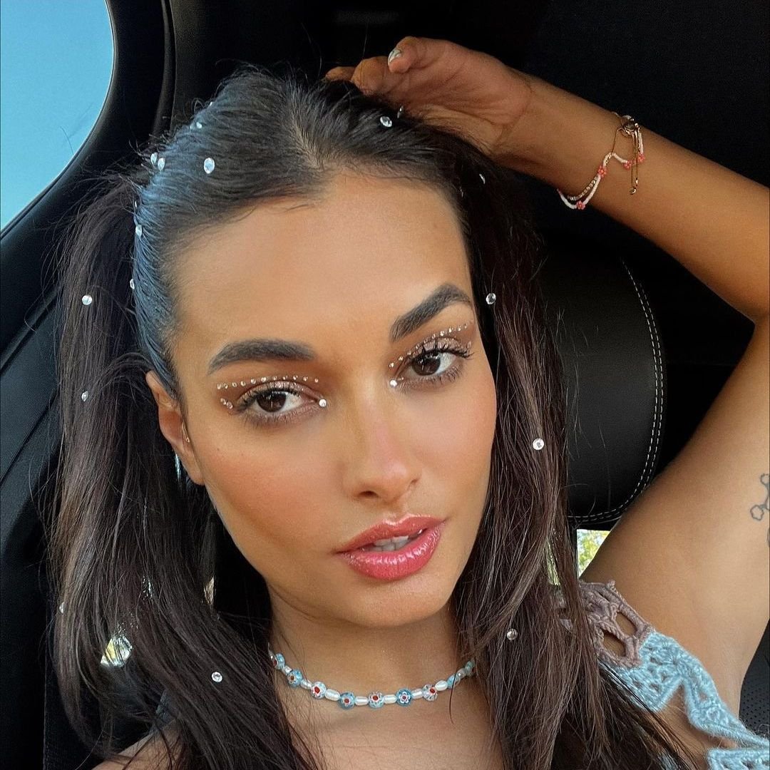 découvrez les tendances maquillage coachella 2024 en france : idées de looks colorés, inspirations festival, conseils et produits incontournables pour un style original et éclatant.