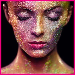découvrez nos astuces et produits incontournables pour un maquillage festival longue tenue : restez éclatante et stylée toute la journée, même sous la chaleur et la danse !