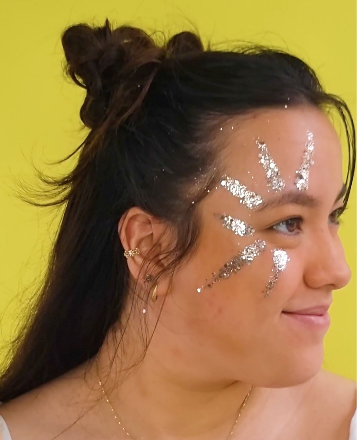 découvrez nos astuces et produits incontournables pour un maquillage festival longue tenue : looks éclatants, résistants à la chaleur et adaptés à toutes les peaux. profitez pleinement de votre festival sans retouche !