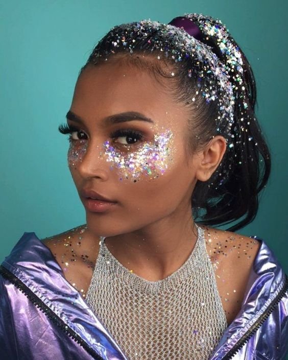 découvrez nos astuces et produits incontournables pour un maquillage festival longue tenue : un look éclatant, résistant à la chaleur et à la fête, pour briller toute la journée et toute la nuit !